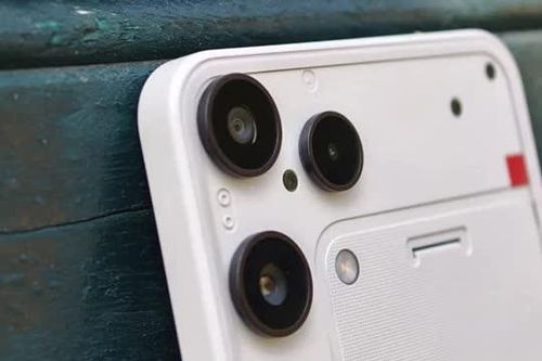 Smartphone chống nước, cấu hình tốt, thiết kế độc đáo, giá gần 8 triệu đồng