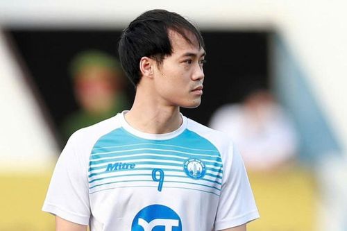 Tình cảnh khó khăn với tiền đạo Văn Toàn