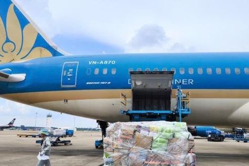 Vietnam Airlines vận chuyển miễn phí hàng hóa hỗ trợ vùng mưa lũ