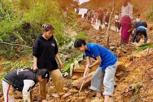 Đà Nẵng: Chung tay làm sạch môi trường sau lũ