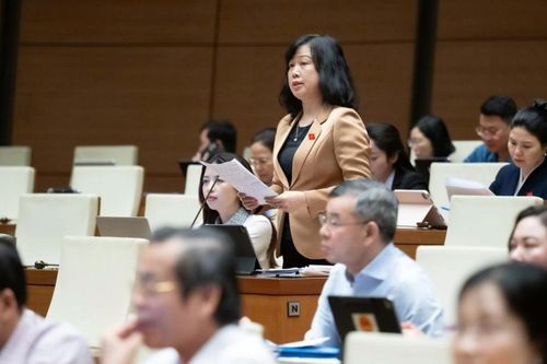 Cần có giải pháp mạnh mẽ để cải thiện môi trường làm việc cho nhân viên y tế