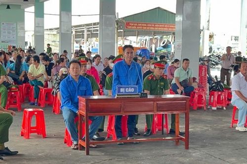 Lãnh án tù do tổ chức cho người khác xuất cảnh trái phép