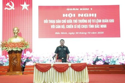 Thiếu tướng La Công Phương đối thoại dân chủ tại Bộ Chỉ huy quân sự tỉnh Bắc Ninh