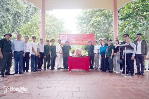 Tiễn đưa liệt sĩ Trịnh Xuân Nguyên về quê hương