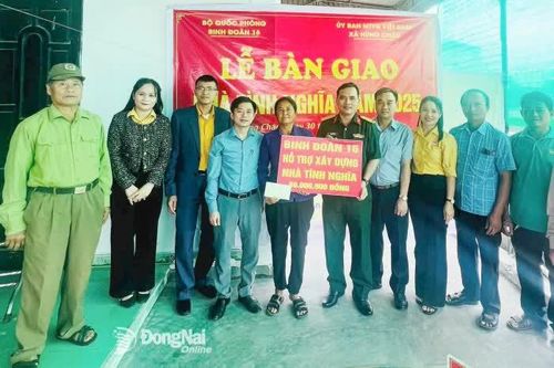 Binh đoàn 16 bàn giao nhà tình nghĩa tại Nghệ An