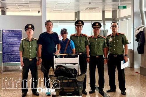 Phát hiện và trục xuất đối tượng Interpol truy nã đỏ