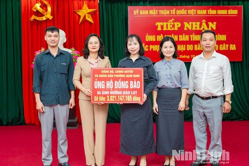 Ủy ban MTTQ Việt Nam tỉnh tiếp nhận ủng hộ nhân dân tỉnh Ninh Bình khắc phục thiệt hại do bão số 10 gây ra