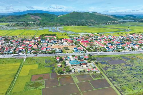 Đổi thay diện mạo quê hương từ sức mạnh lòng dân