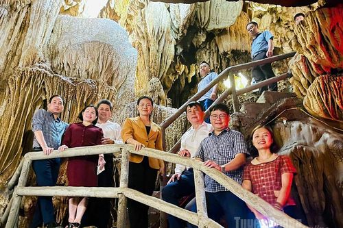 Phó Chủ tịch UBND tỉnh Vương Ngọc Hà làm việc tại xã Minh Tân