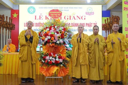 Phú Thọ: Khai giảng Lớp Bồi dưỡng Giáo lý cho Phật tử năm 2025 tại chùa Tích Sơn