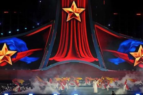Đại tiệc âm nhạc Hạ Long 2025 rực rỡ và đầy cảm xúc