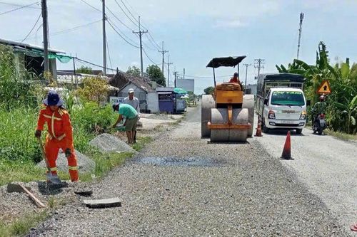 Khẩn trương khắc phục hư hỏng trên tuyến quốc lộ 1 qua Cà Mau