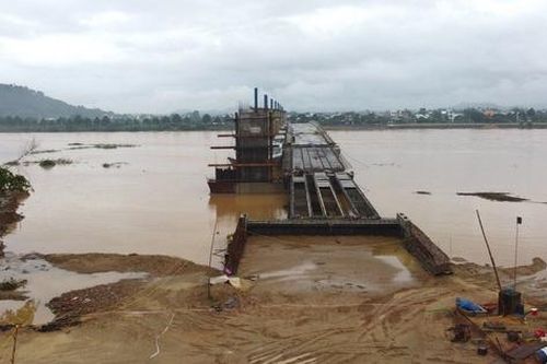 Các công trình đang thi công trên sông ở Quảng Ngãi vượt lũ an toàn