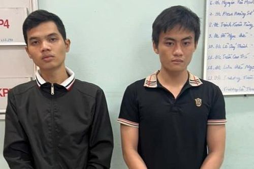 Bắt 2 thanh niên dùng vũ lực cướp xe và điện thoại học sinh lớp 10 trong đêm mưa