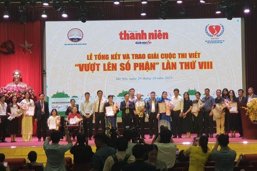 Trao giải cuộc thi viết Vượt lên số phận lần thứ VIII