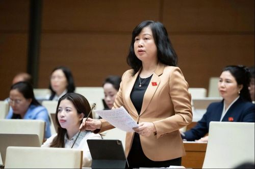 Bộ trưởng Y tế giải trình loạt vấn đề nóng của ngành