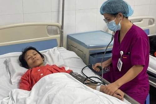 Chỉ điều trị thuốc nam, người phụ nữ phải mang khối u tử cung 'khổng lồ'