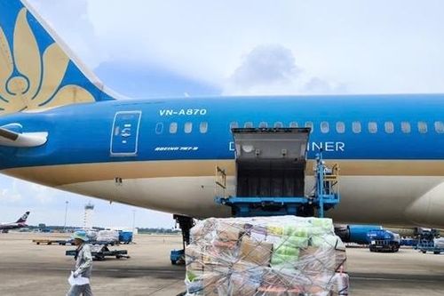 Hàng không vận chuyển miễn phí hàng hóa hỗ trợ vùng mưa lũ miền Trung