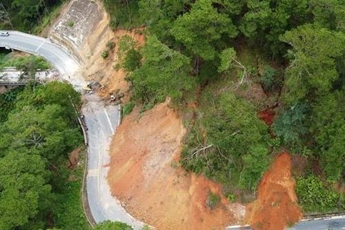 Xuất hiện cung trượt lớn trên QL 20, cấm toàn bộ người, phương tiện
