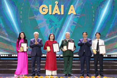 Tôn vinh các nhà báo dũng cảm vì sự thật