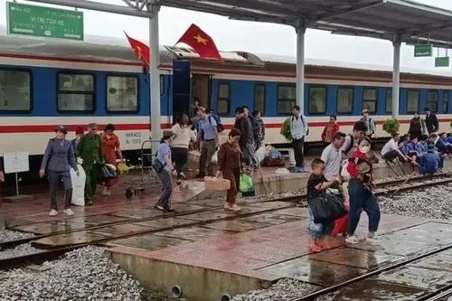Đường sắt chuyển tải khẩn cấp gần 4.600 khách do mưa lũ