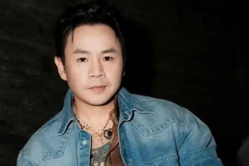 Nhiều nghệ sĩ bất ngờ gỡ MV phản cảm