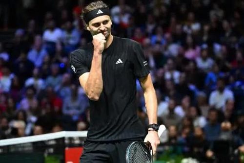 Alexander Zverev nhọc nhằn tiến vào vòng 3 Paris Masters