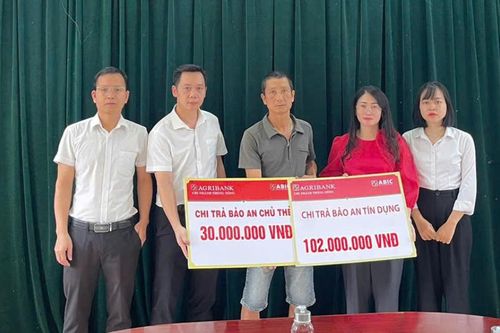 Chi trả quyền lợi bảo hiểm Bảo an tín dụng cho gia đình khách hàng tại xã Thông Nông
