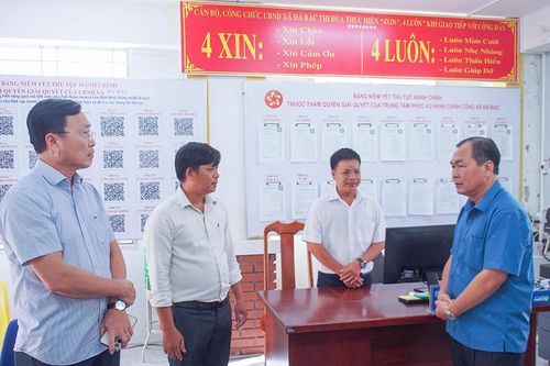 Xây dựng đội ngũ cán bộ 'vừa hồng, vừa chuyên' trong tình hình mới