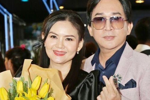 'Ông hoàng cải lương 3 đời vợ' tặng cho bà xã hoa hồng vàng, 1 năm sau cô mở ra mới biết là vàng giả