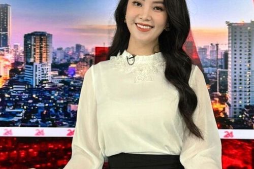 Á hậu Thụy Vân sinh con thứ 2 với đại gia kín tiếng, quý tử đầu lòng 13 tuổi 'lên chức' anh trai