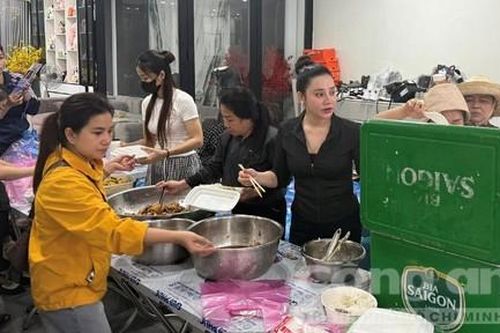 Người dân Quảng Trị san sẻ cùng đồng bào Huế trong cơn lũ lụt lịch sử