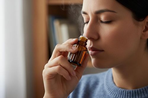Hít dầu thông mũi nhiễm khuẩn có thể liệt cơ, ngừng thở