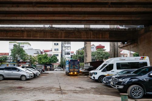 Các bãi xe gầm cầu cạn Hà Nội trước hạn chót 'xóa sổ' ngày 30/10