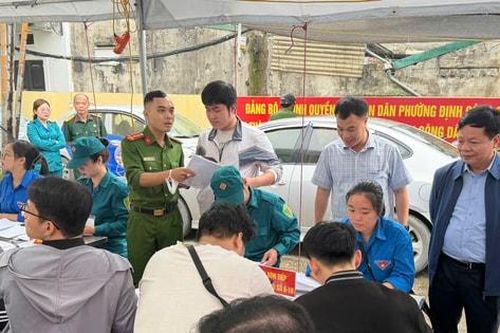 21 thanh niên phường Định Công viết đơn tình nguyện lên đường nhập ngũ