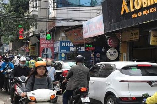 Ngõ 381 phố Nguyễn Khang: Tắc nghẽn, xuống cấp đến bao giờ?