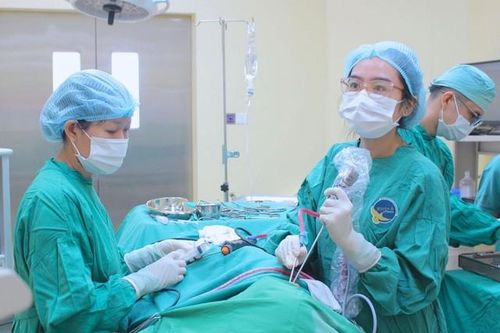 Bị nghẹt mũi, chảy dịch nhiều năm, người đàn ông đi khám phát hiện lý do bất ngờ