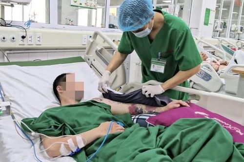 Nam thanh niên bị biến chứng hiếm gặp do sốt xuất huyết