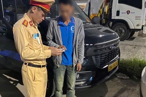 Phát hiện nam tài xế quê Ninh Bình dương tính với ma túy khi đang đón khách ở Hà Nội