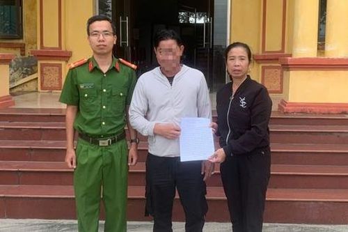 Nhận được số tiền 1 tỷ đồng trong tài khoản từ người lạ, người phụ nữ vội trình báo công an