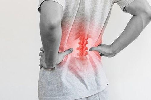 Xẹp đốt sống có triệu chứng như nào?