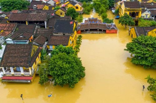 Số người chết và mất tích do mưa lũ tại miền Trung tăng lên 24 người