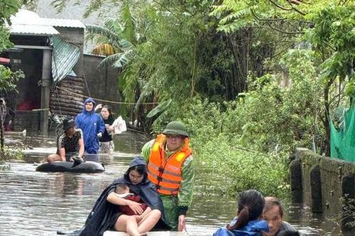 Hà Tĩnh: Tiếp tục mưa lớn, hồ Kẻ Gỗ tăng lưu lượng xả tràn