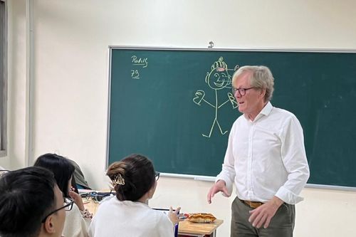 Thu hút 2.000 giảng viên giỏi đến Việt Nam: Cần chính sách chiến lược