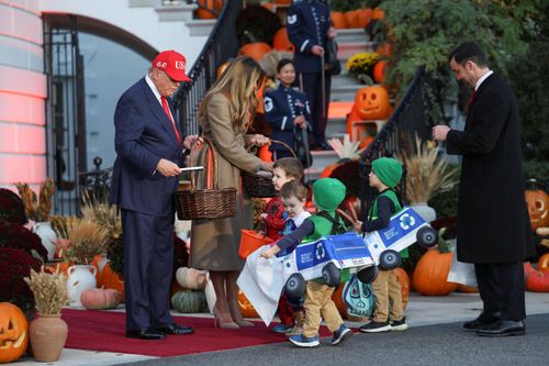 Ông bà Trump rộn ràng trong lễ hội Halloween