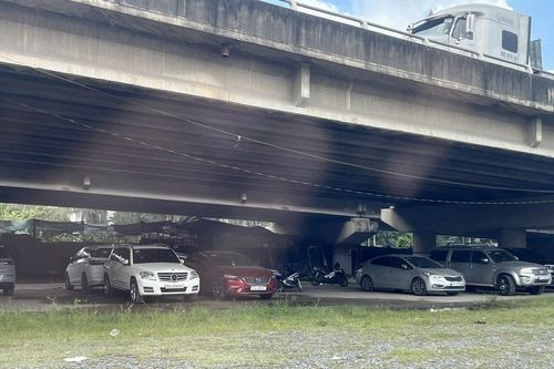 Chủ tịch TP.HCM yêu cầu không để tồn tại bãi giữ xe tự phát
