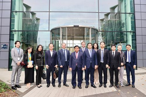 Đề nghị tập đoàn bán dẫn hàng đầu của Anh lập trung tâm R&D ở Việt Nam