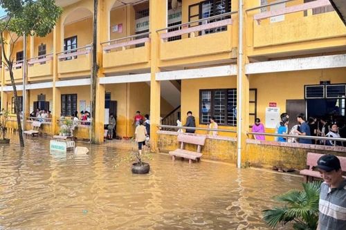 Huế: Lên kế hoạch dạy học trực tuyến cho các trường ở vùng bị ngập lụt kéo dài