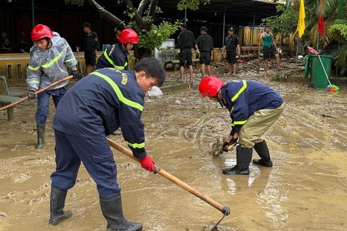 Huế: 13 người chết và mất tích trong mưa lũ, hơn 11.570 nhà vẫn còn ngập