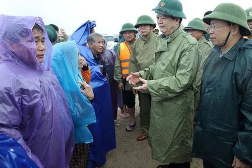 Phó Thủ tướng Mai Văn Chính kiểm tra công tác ứng phó mưa lũ tại Hà Tĩnh